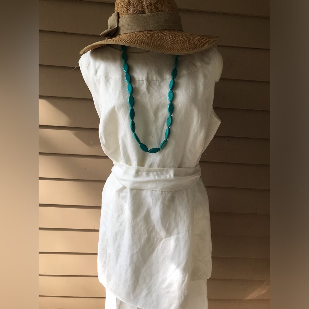 2 pc, Jessica Londo white outfits. Size:18 made of Linen fabric.